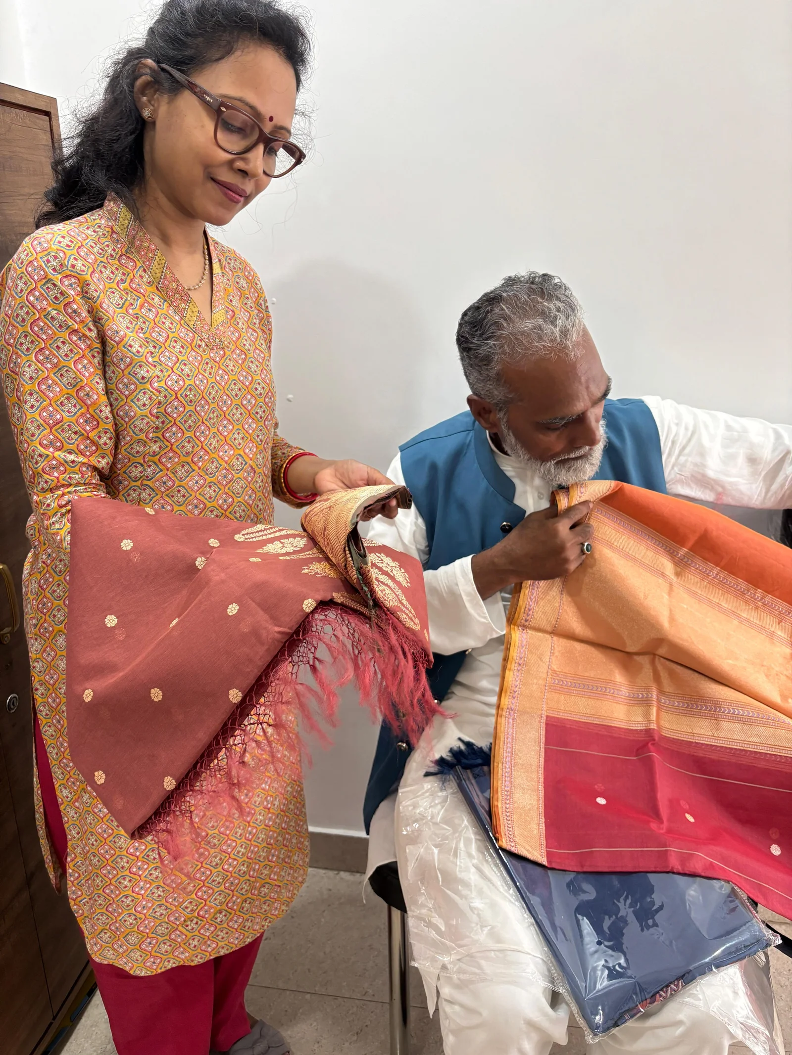 Receiving beautiful handloom dupatta